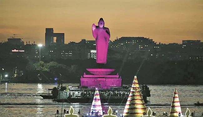 రొమ్ము క్యాన్సర్‌పై వెలుగెత్తి చాటాలని