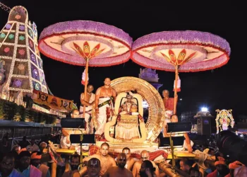 సూర్యచంద్రులపై మలయప్పస్వామి వైభవం