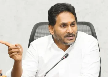 తుఫాన్ ప్రభావంపై పార్టీ నేతలతో వైఎస్ జగన్ సమీక్ష