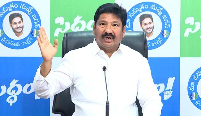 దుర్గగుడిలో ప్రమాణం చేసిన మాజీ మంత్రి జోగి రమేష్ – నకిలీ మద్యం ఆరోపణలకు సమాధానంగా సవాల్ పునరుద్ఘాటన