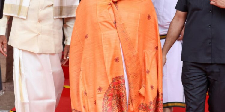 pm modi completes the darshan and starts for the kurnool