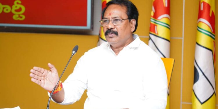 ప్రజా వినతుల స్వీకరణలో పలు సమస్యలు వినిపించిన ప్రజలు – ఫిర్యాదులను పరిష్కరించేందుకు నేతల హామీ