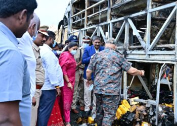 కర్నూలులో బస్సు ప్రమాదం: మంత్రి అనిత, రాంప్రసాద్ రెడ్డి సంఘటన స్థలాన్ని పరిశీలించగా