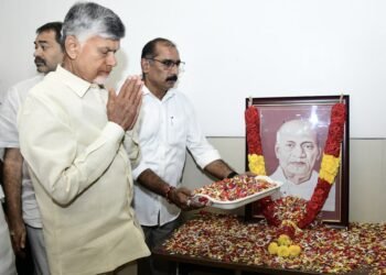 సర్దార్ పటేల్ జయంతి సందర్భంగా సీఎం చంద్రబాబు నివాళులు – న్యూట్రిఫుల్ సెంటర్ను పరిశీలించిన ముఖ్యమంత్రి