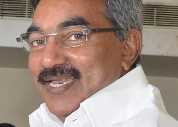 కర్నూలు బస్సు ప్రమాదంపై వైసీపీ దుష్ప్రచారం – ఆలపాటి రాజా ఫైర్‌