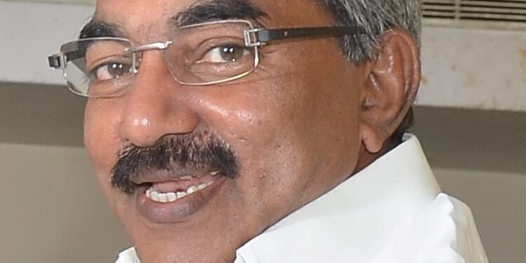 కర్నూలు బస్సు ప్రమాదంపై వైసీపీ దుష్ప్రచారం – ఆలపాటి రాజా ఫైర్