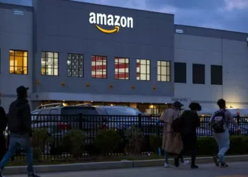 అమెజాన్‌ భారీ లేఆఫ్‌లకు సిద్ధం: 30,000 కార్పొరేట్ ఉద్యోగులు ప్రభావితమవుతారు