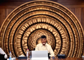 మొంథా తుఫాన్పై సీఎం చంద్రబాబు సమీక్ష – ప్రజల భద్రతకు ప్రభుత్వం సిద్ధం