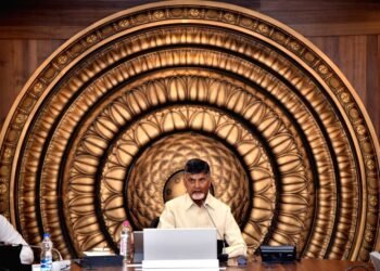 మొంథా తుపానుపై సీఎం చంద్రబాబు అప్రమత్తం – తీర ప్రాంత ప్రజలను పునరావాస కేంద్రాలకు తరలించాలంటూ ఆదేశాలు