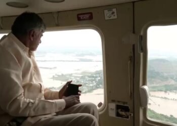 తుపానా ప్రభావిత ప్రాంతాల్లో ఏపీ సీఎం చంద్రబాబు ఏరియల్‌ పరిశీలన