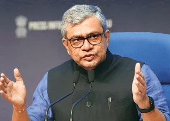 అశ్వినీ వైష్ణవ్ ఆదేశం: తెలుగురాష్ట్రాల్లో వార్ రూమ్లు ఏర్పాటు చేయాలి