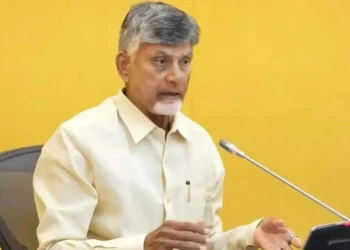 మొంథా తుపాను ప్రభావం: రాష్ట్రానికి భారీ నష్టం, ఇది పెనువిపత్తు అని సీఎం చంద్రబాబు వ్యాఖ్య