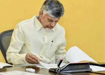 జిల్లాల పునర్వ్యవస్థీకరణపై సీఎం చంద్రబాబు సమీక్ష