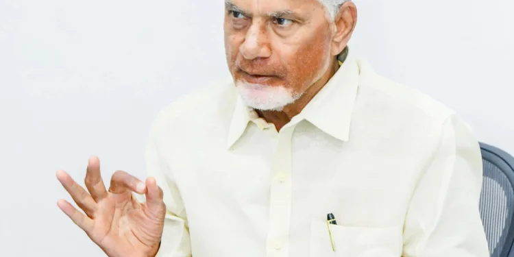 భారీ వర్షాలపై సీఎం చంద్రబాబు సమీక్ష — అధికారులకు అప్రమత్తత ఆదేశాలు