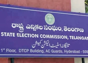 నోటిఫికేషన్లను నిలిపివేస్తున్నట్లు రాష్ట్ర ఎన్నికల సంఘం ప్రకటించింది;స్టే ఆదేశం వచ్చే వరకు 16 జడ్పీటీసీ, 103 ఎంపీటీసీ నామినేషన్లు మాత్రమే దాఖలు అయ్యాయి.