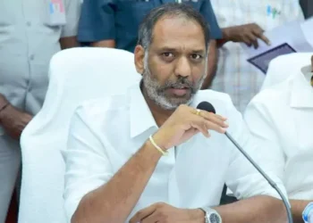 నష్టపోయిన ప్రతి రైతుకు అండగా ఉంటాం – మంత్రి గొట్టిపాటి రవికుమార్