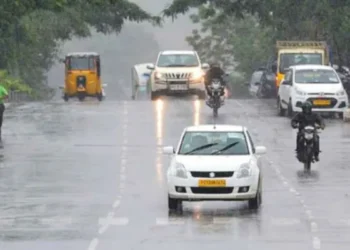 సైక్లోన్ మొంథా: రాత్రి 7 నుంచి హైవేలపై భారీ వాహనాలు నిలిపివేయాలని ఆదేశం