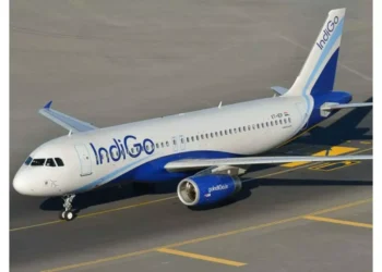 గన్నవరం విమానాశ్రయంలో అత్యవసర ల్యాండింగ్‌: వాతావరణ ప్రభావంతో రెండు ఇండిగో విమానాలు నిలిపివేత