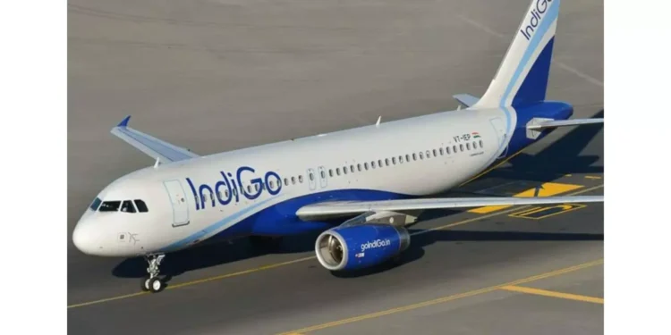 గన్నవరం విమానాశ్రయంలో అత్యవసర ల్యాండింగ్‌: వాతావరణ ప్రభావంతో రెండు ఇండిగో విమానాలు నిలిపివేత