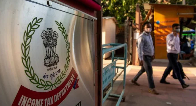 తెలుగు రాష్ట్రాల్లో విస్తృత స్థాయిలో ఐటీ సోదాలు