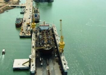 తుపాను “మొంథా”: కాకినాడ పోర్టుకు పదో నంబర్ ప్రమాద హెచ్చరిక