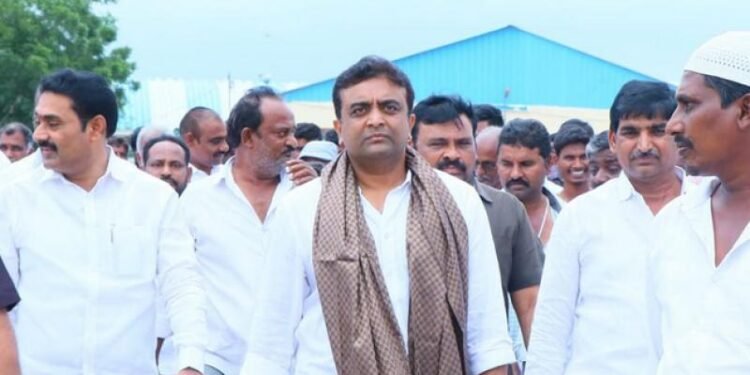 గుత్తికొండలో వైసీపీ నేత కాసు మహేష్‌రెడ్డికి మహిళా రైతు సమాధానం షాక్ ఇచ్చింది