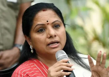 అమరవీరుల కుటుంబాలకు రూ. 1 కోటి ఇవ్వాలి: కవిత డిమాండ్