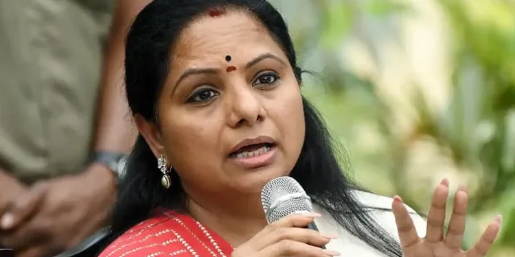 అమరవీరుల కుటుంబాలకు రూ. 1 కోటి ఇవ్వాలి: కవిత డిమాండ్