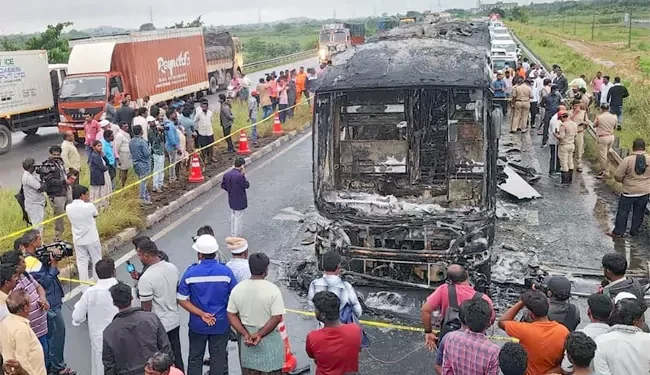 కర్నూలు బస్సు ప్రమాదం: 10 మృతదేహాలను కుటుంబాలకు అప్పగింపు, మరణ ధృవీకరణ పత్రాలు అందజేత