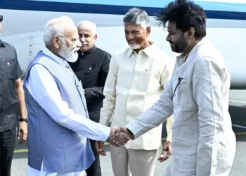 pm cm and deputy cm travels in same helicopter