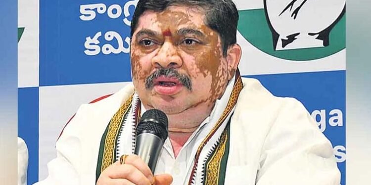 కర్నూలు బస్సు ప్రమాదం: ట్రావెల్స్ యజమానులకు మంత్రి పొన్నం ప్రభాకర్ హెచ్చరిక