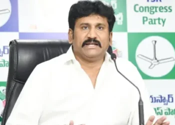 పరిటాల సునీత భూ కబ్జా కుట్రలకు తెరలేపారు: మాజీ ఎమ్మెల్యే తోపుదుర్తి ప్రకాష్‌రెడ్డి