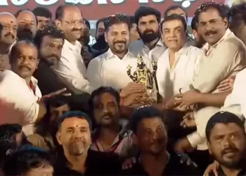 సినీ కార్మికులకు ప్రభుత్వం త్వరలో ఇళ్ల స్థలాలు కల్పిస్తుందంటూ సీఎం రేవంత్రెడ్డి ప్రకటన