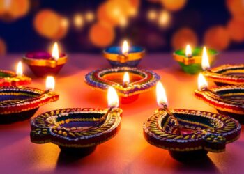 దీపావళి రోజున వెలిగించాల్సిన 8 పవిత్ర దీపస్థానాలు