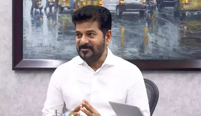 మొంథా తుపాను హెచ్చరిక: ప్రాణ, ఆస్తి నష్టం నివారించేందుకు రేవంత్ రెడ్డి ఆదేశాలు