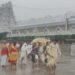 తిరుమలలో కుండపోత: భారీ వర్షంతో భక్తులకు కష్టాలు