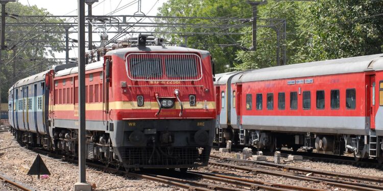 చర్లపల్లి – దానాపూర్ మధ్య ప్రత్యేక రైళ్లు: ద.మ.రైల్వే ప్రకటన