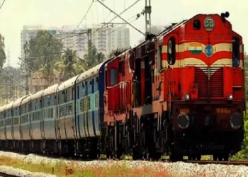 తుపాను “మొంథా” ప్రభావం: 107 రైళ్లు రద్దు.. హెల్ప్‌డెస్క్ నంబర్లు విడుదల