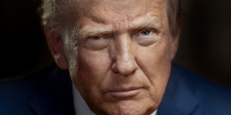 గోల్డెన్ క్రౌన్: ట్రంప్కి ప్రత్యేక బంగారు కిరీటాన్ని దక్షిణ కొరియా అందిస్తోంది