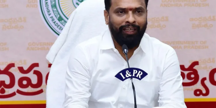 వైసీపీ నేతలతో మంత్రి వాసంశెట్టి సుభాష్ సాన్నిహిత్యం – టీడీపీ శ్రేణుల్లో తీవ్ర చర్చ