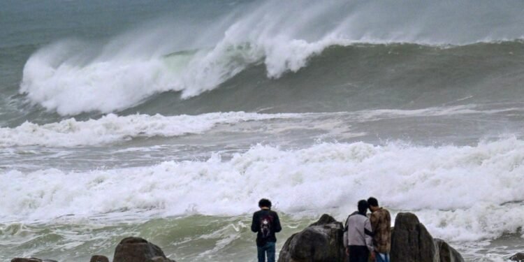గాజువాక, పూడిమడక, అచ్చుతాపురం పరిసరాల్లో ఈదురుగాలుల హెచ్చరిక