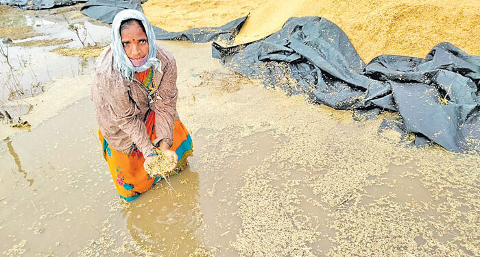 చూపించడం కష్టమే, లేకపోతే రైతుల కన్నీటి పరిస్థితి.