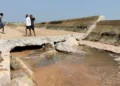 ఇసుక అక్రమ రవాణా కోసం చెక్‌డ్యామ్‌ను కూల్చిన దుండగులు