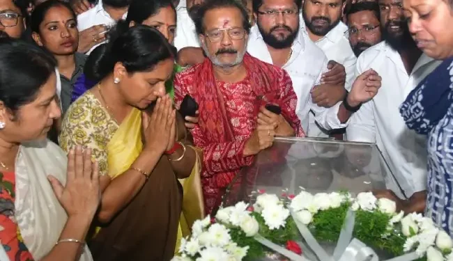 అందె శ్రీ కన్నుమూత: ప్రముఖులు ఆయనకు నివాళులు అర్పించారు