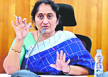 జోగి రమేశ్‌ అరెస్ట్‌పై వైకాపా నాయకులు రాజకీయ ప్రయత్నాలు చేస్తున్నారని మంత్రి సవిత తెలిపారు.