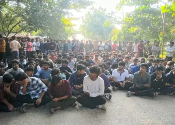 శ్రీకాకుళం: ట్రిపుల్ ఐటీలో విద్యార్థి మృతి.. తల్లిదండ్రులు, సహ విద్యార్థుల్లో ఆందోళన కలిగింది.