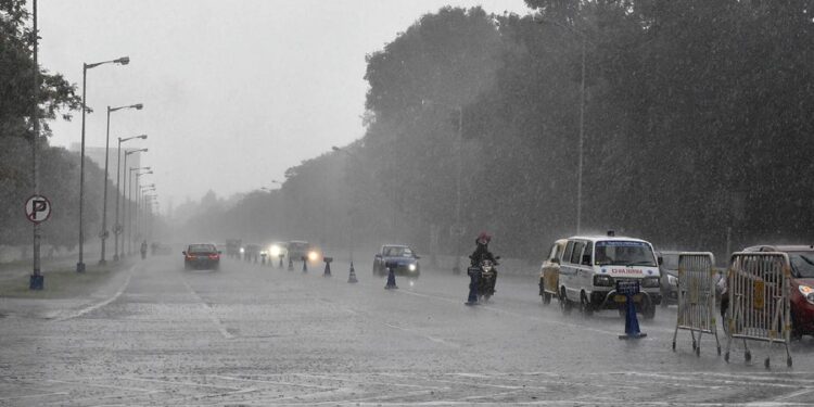 వర్షాల హెచ్చరిక: తెలంగాణలో అనేక జిల్లాల్లో వర్షాల అవకాశం