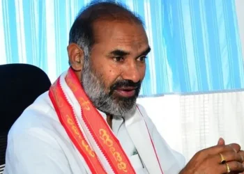 ప్రభుత్వ విప్ ఆది శ్రీనివాస్ ప్రమాదం నుంచి సురక్షితంగా తప్పించుక్కునారు