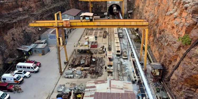 SLBC టన్నెల్: నిర్మాణ సంస్థపై ఆందోళన వ్యక్తం