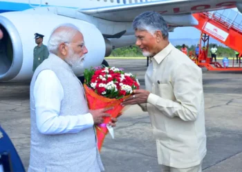 పుట్టపర్తి విమానాశ్రయానికి ప్రధాని మోదీ చేరిక